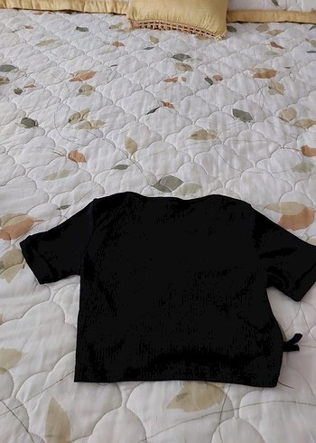 Siyah V Yaka Drapeli Kısa Kollu Bluz - Görsel 3