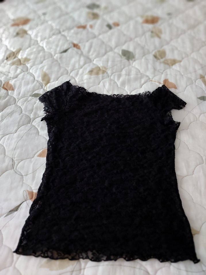 Siyah Dantel Detaylı Kolsuz Bluz - Görsel 2