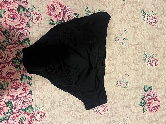 Siyah bikini altı