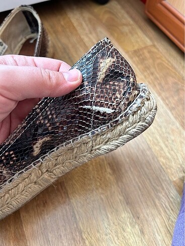 Yılan derisi desenli espadril - Görsel 5
