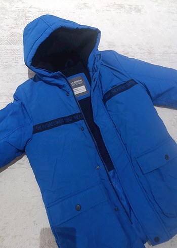 Erkek Çocuk Mavi Kapüşonlu Düğmeli Mont - Görsel 3