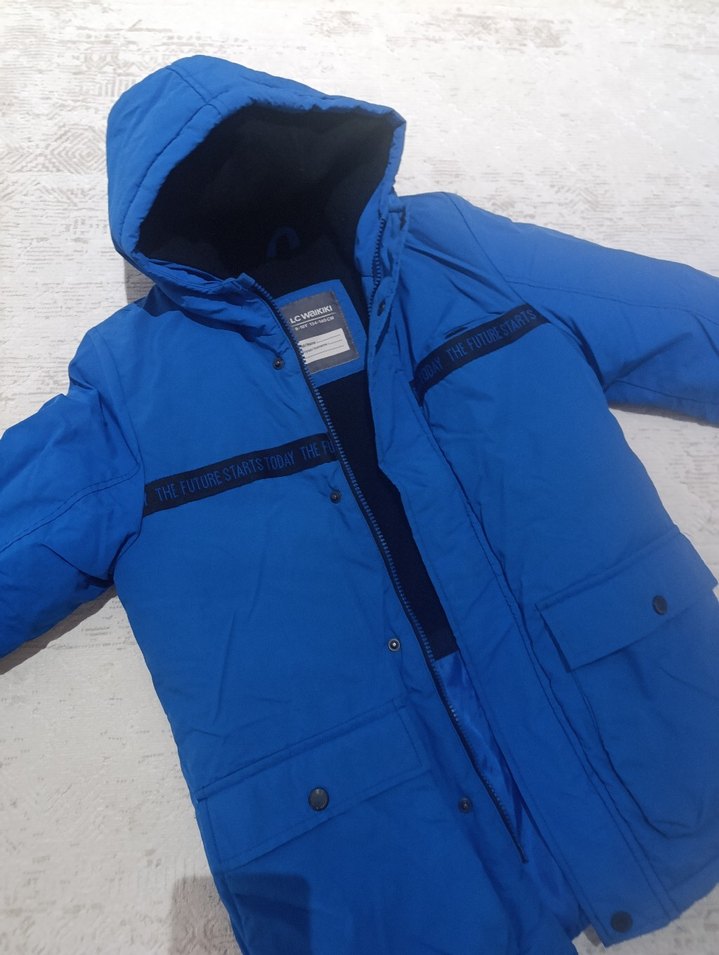 Erkek Çocuk Mavi Kapüşonlu Düğmeli Mont - Görsel 3