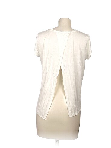 m Beden Diğer T-shirt %70 İndirimli.