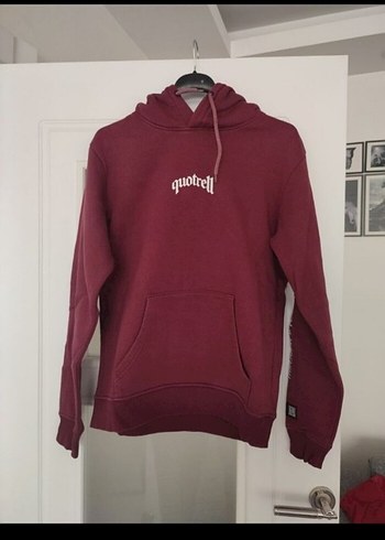 xl Beden Kapüşonlu, uzun kollu, baskılı kadın sweatshirt