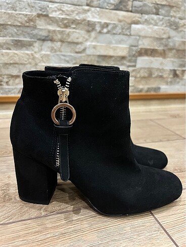 Bershka kısa topuklu bot