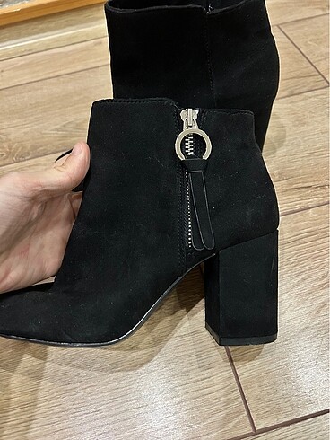 36 Beden Bershka kısa topuklu bot