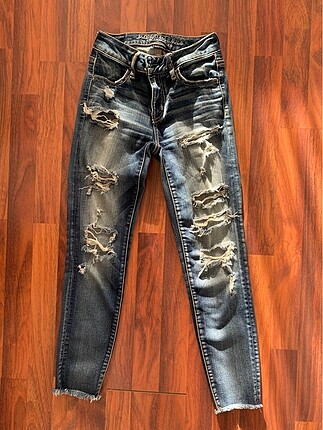 Yırtık kot-American Eagle