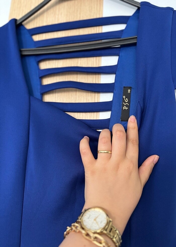 Saks mavisi yırtmaçlı abiye - Görsel 4