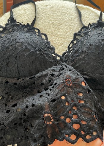 Diğer Siyah Nakışlı Bralet
