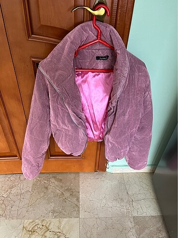 Pembe kadife crop şişme mont