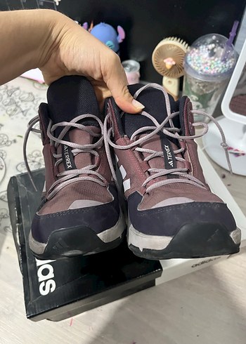 34 Beden Kız çocuk orijinal Adidas bot