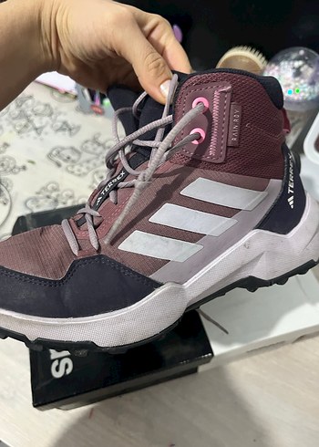 Kız çocuk orijinal Adidas bot