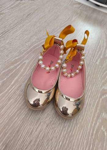 Kız Çocuk Parlak Gold Babet Fiyonk ve İnci Detaylı - Görsel 6