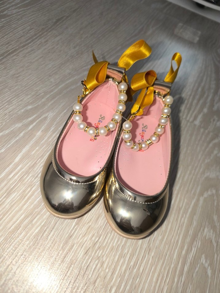 Kız Çocuk Parlak Gold Babet Fiyonk ve İnci Detaylı - Görsel 4