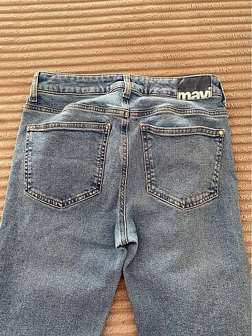26 Beden mavi Renk Mavi jean