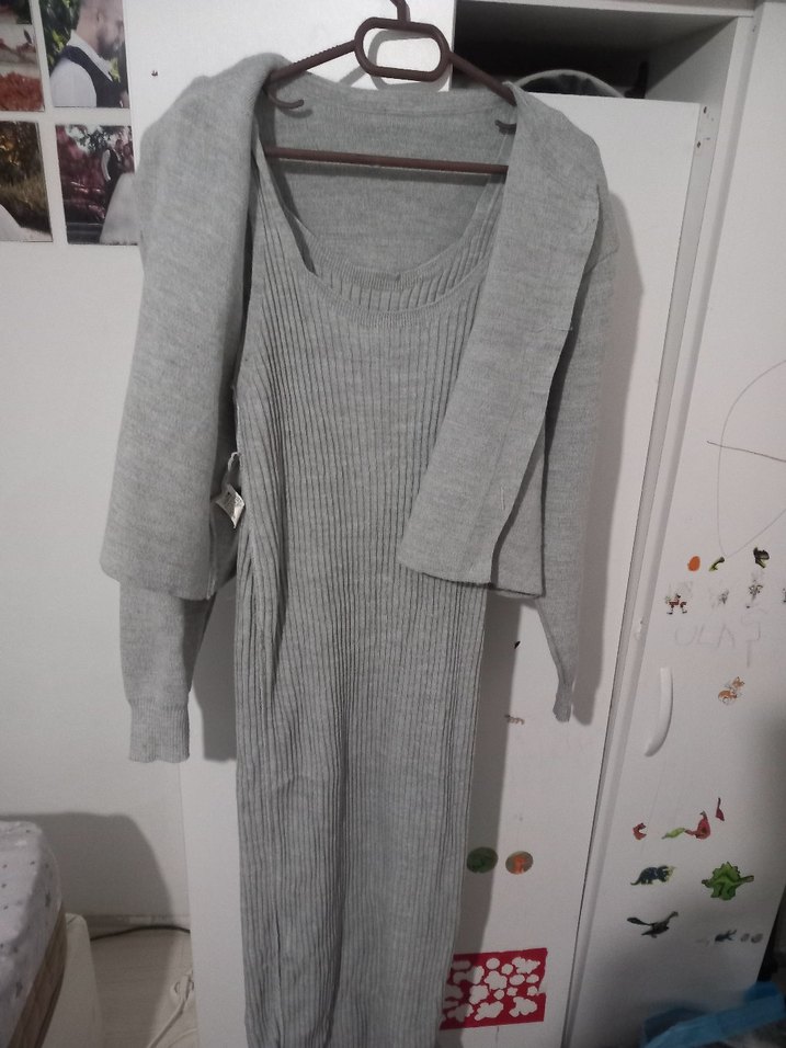 Gri hirkali triko elbise takimi - Görsel 2