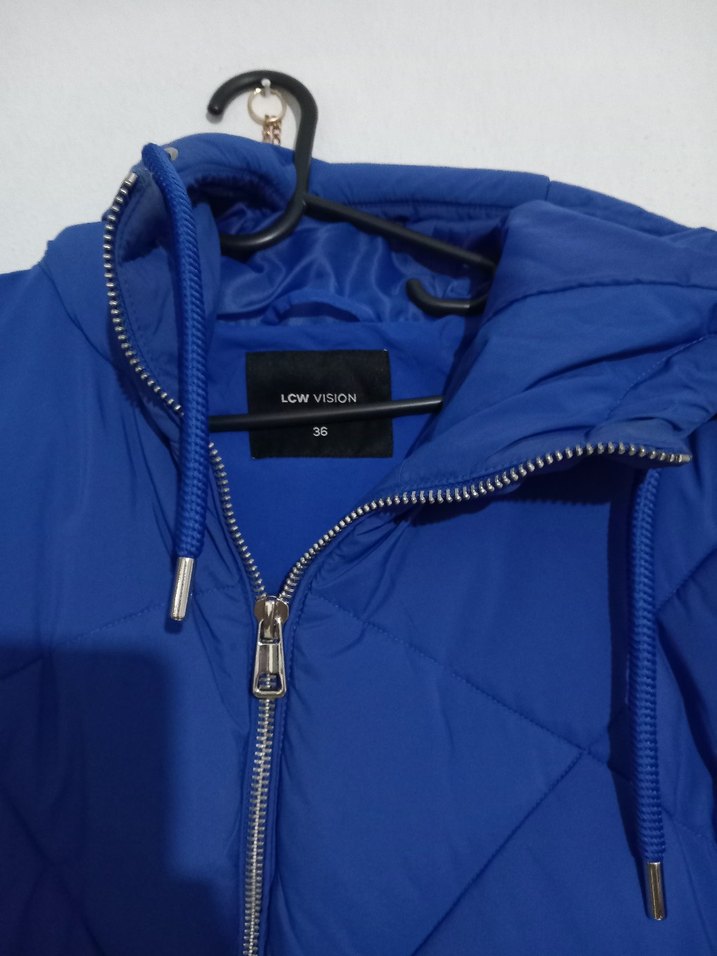 Mavi Kadın Kapüşonlu Kış Montu - Görsel 3