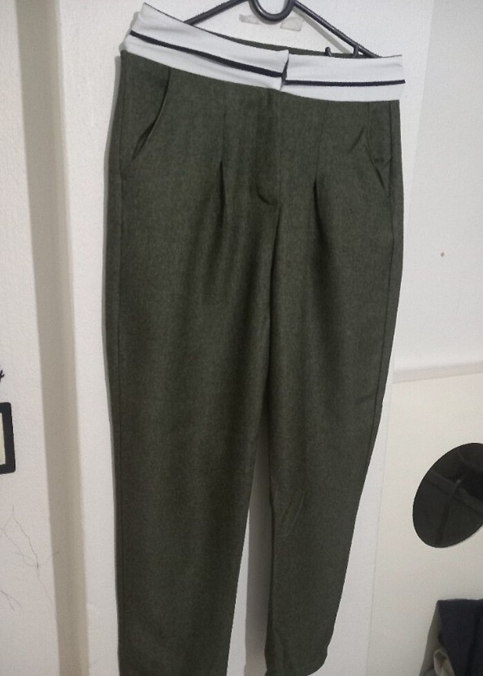 Kemer detaylı pantalon - Görsel 3