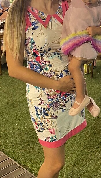 Pembe Detaylı Çiçekli Elbise - Görsel 3