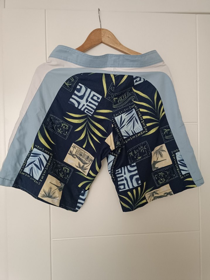 Desenli Erkek Mini Şort - Kemerli, Rahat Kesim - Görsel 3