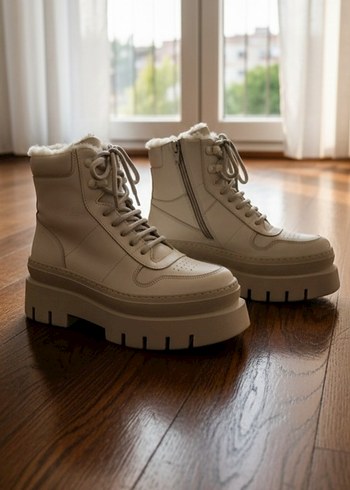 Beyaz Tüylü Platform Topuklu Kadın Bot - Görsel 5