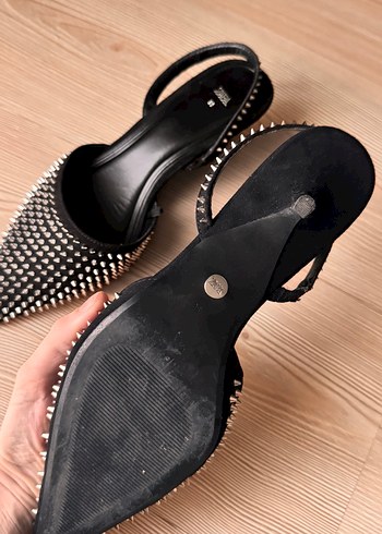 Zara Siyah Sivri Burun Zımbalı Stiletto - Görsel 3