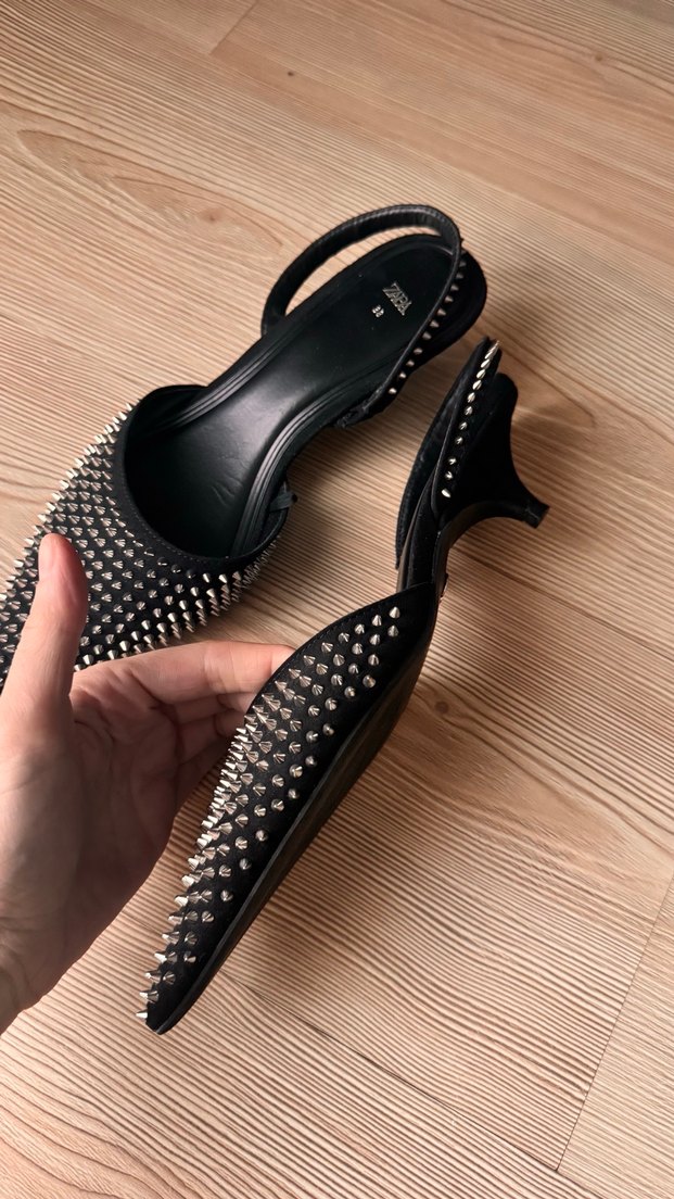 Zara Siyah Sivri Burun Zımbalı Stiletto - Görsel 2