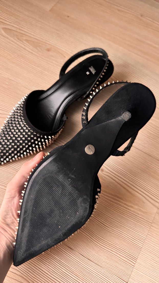 Zara Siyah Sivri Burun Zımbalı Stiletto - Görsel 3