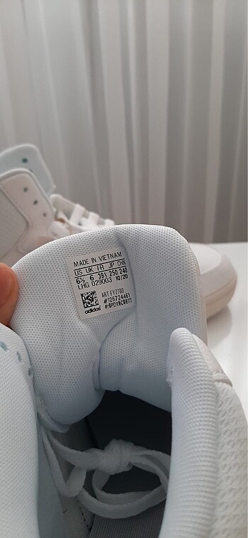 39.5 Beden beyaz Renk Orjinal Adidas ayakkabı