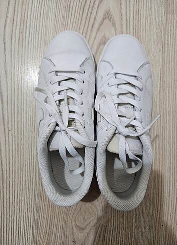 38,5 Beden Nike Court Royale 2