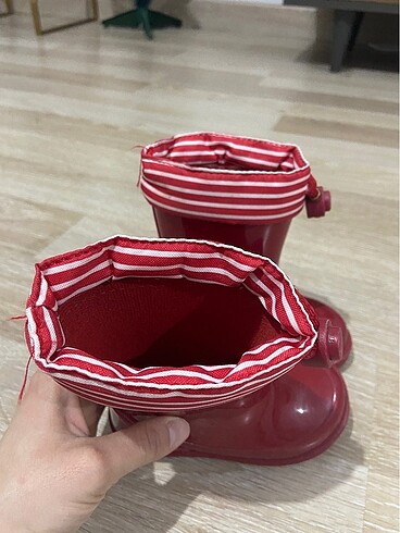 22 Beden kırmızı Renk İgor yağmur çizmesi