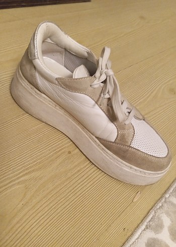 Gri Yıldız Detaylı Beyaz Platform Spor Ayakkabı - Görsel 3