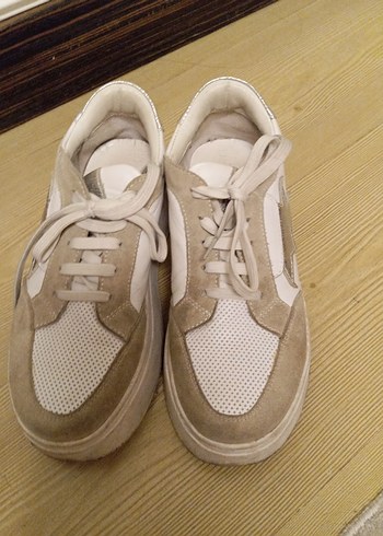 Gri Yıldız Detaylı Beyaz Platform Spor Ayakkabı - Görsel 2