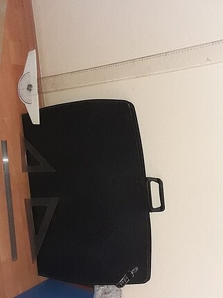Çizim çantası ve T cetvel mimarlık bölümü
