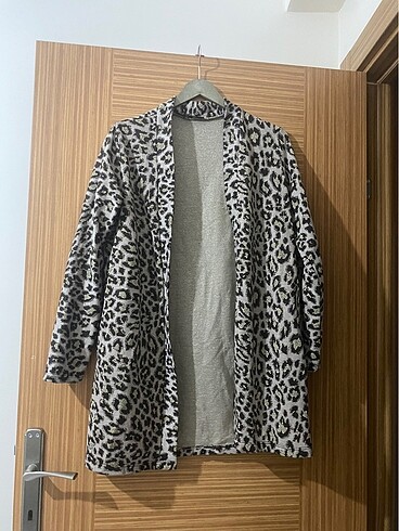 Leopar desenli hırka