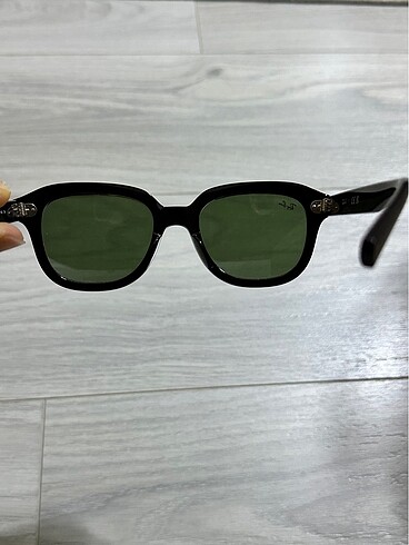 Beden Rayban gözlük