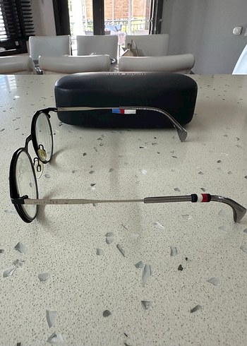 Beden Tommy Hilfiger Siyah Minimalist Kadın Gözlüğü