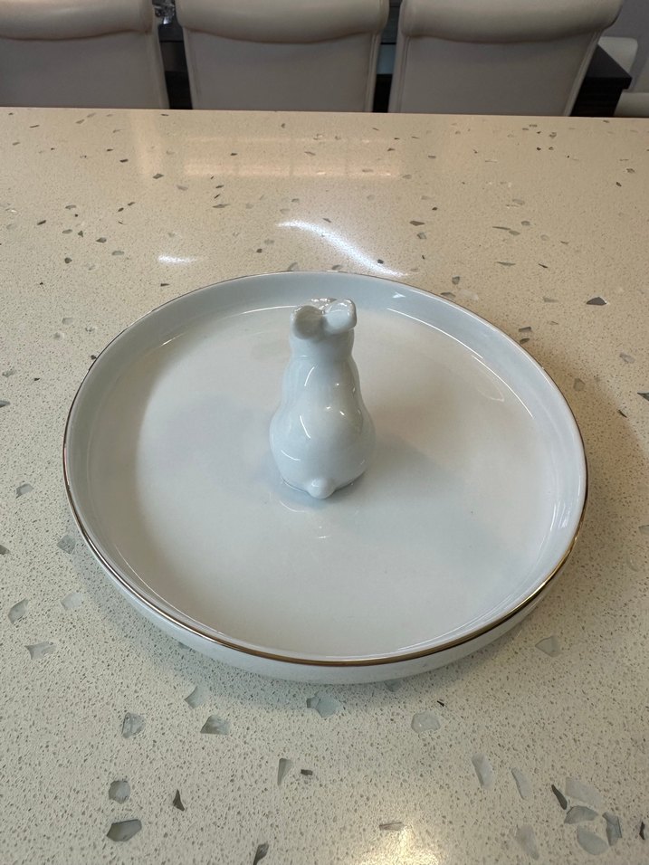 Beyaz ve gri sunum tabağı - Görsel 3