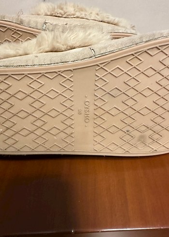 Oysho Bej Süet Tüylü Kadın Ev Terliği - Görsel 3