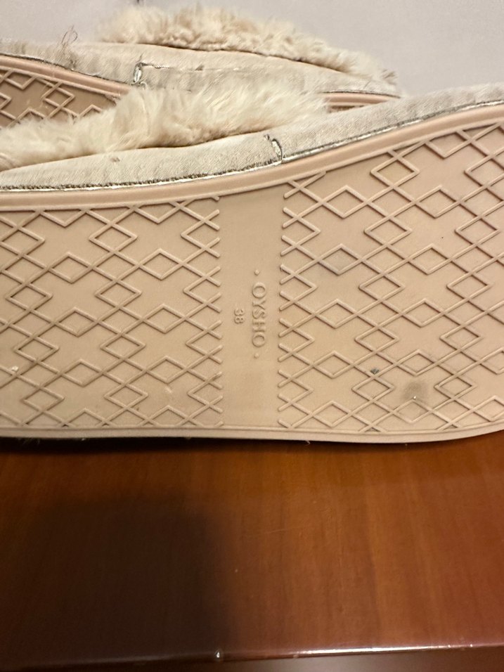 Oysho Bej Süet Tüylü Kadın Ev Terliği - Görsel 3