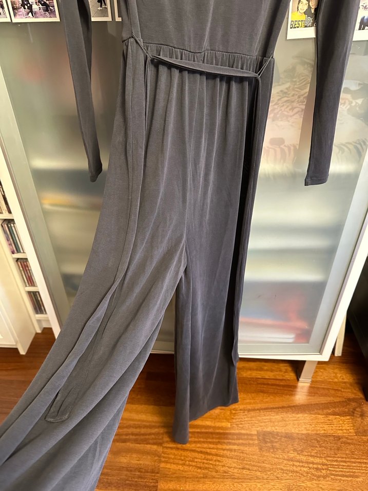 Urban Outfiters Uzun Kollu Gri Drapeli Uzun Tulum - Görsel 5