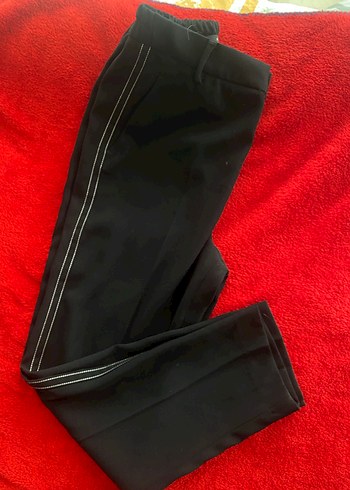 Zara 
Siyah Kadın Regular Fit Kumaş Pantolon - Görsel 2