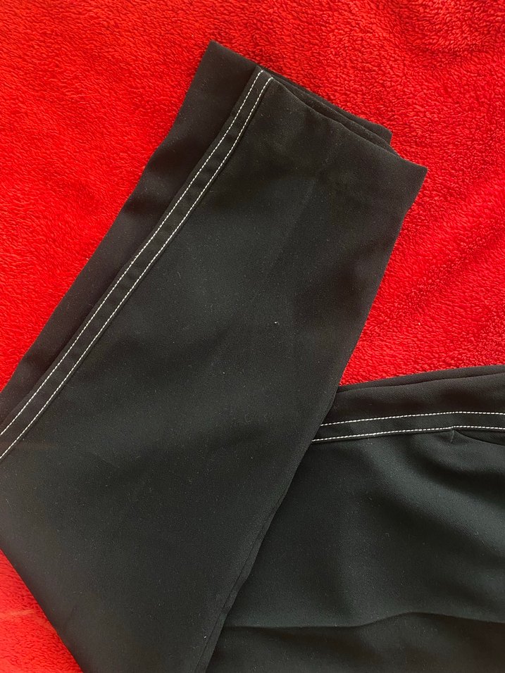 Zara 
Siyah Kadın Regular Fit Kumaş Pantolon - Görsel 4