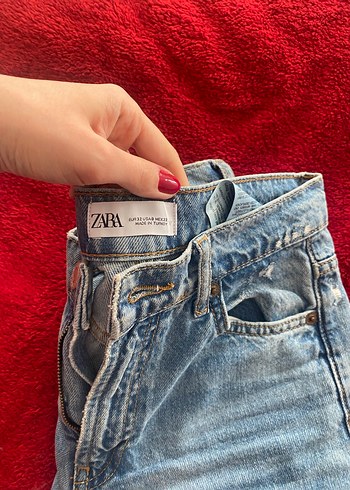 Zara 
Kadın Mavi Denim Midi Boy Jean - Görsel 2