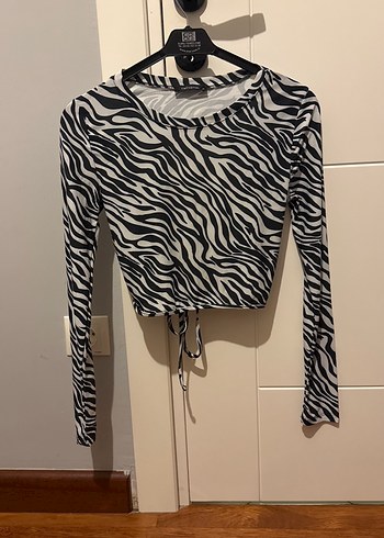 Siyah Zebra Desenli Sırt Dekolteli Bluz - Görsel 2