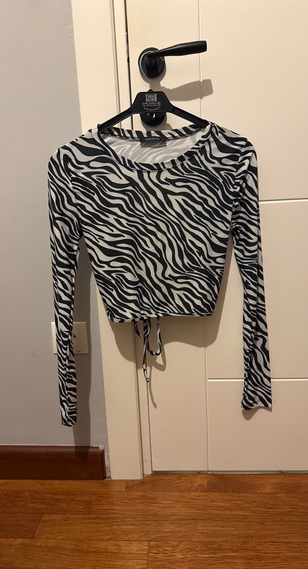 Siyah Zebra Desenli Sırt Dekolteli Bluz - Görsel 2