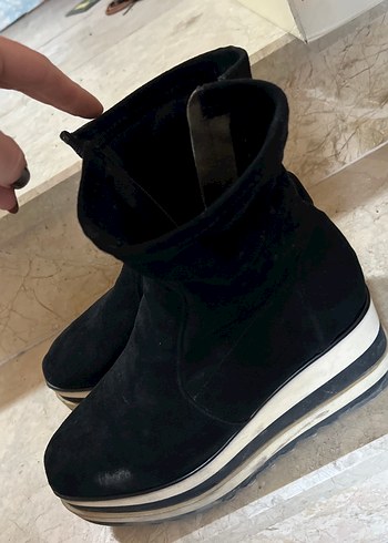 Siyah Süet Dolgu Topuklu Kadın Bot - Görsel 4