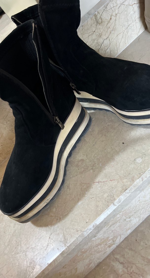 Siyah Süet Dolgu Topuklu Kadın Bot - Görsel 2