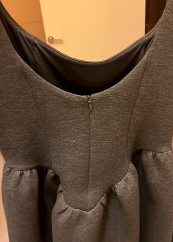 V Yaka Gri Midi Elbise, Pilili, Kolsuz - Görsel 4