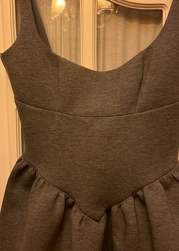 V Yaka Gri Midi Elbise, Pilili, Kolsuz - Görsel 2